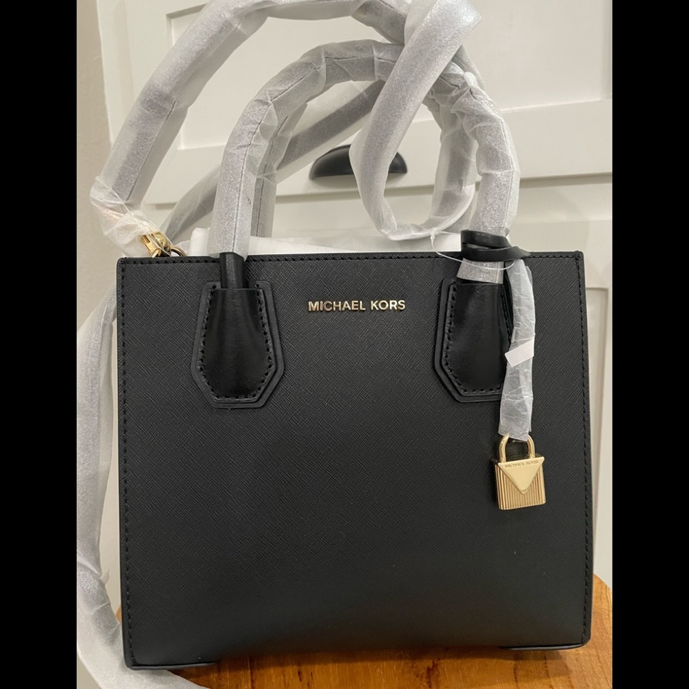 Brand new, never worn Micheal Kors satchel purse